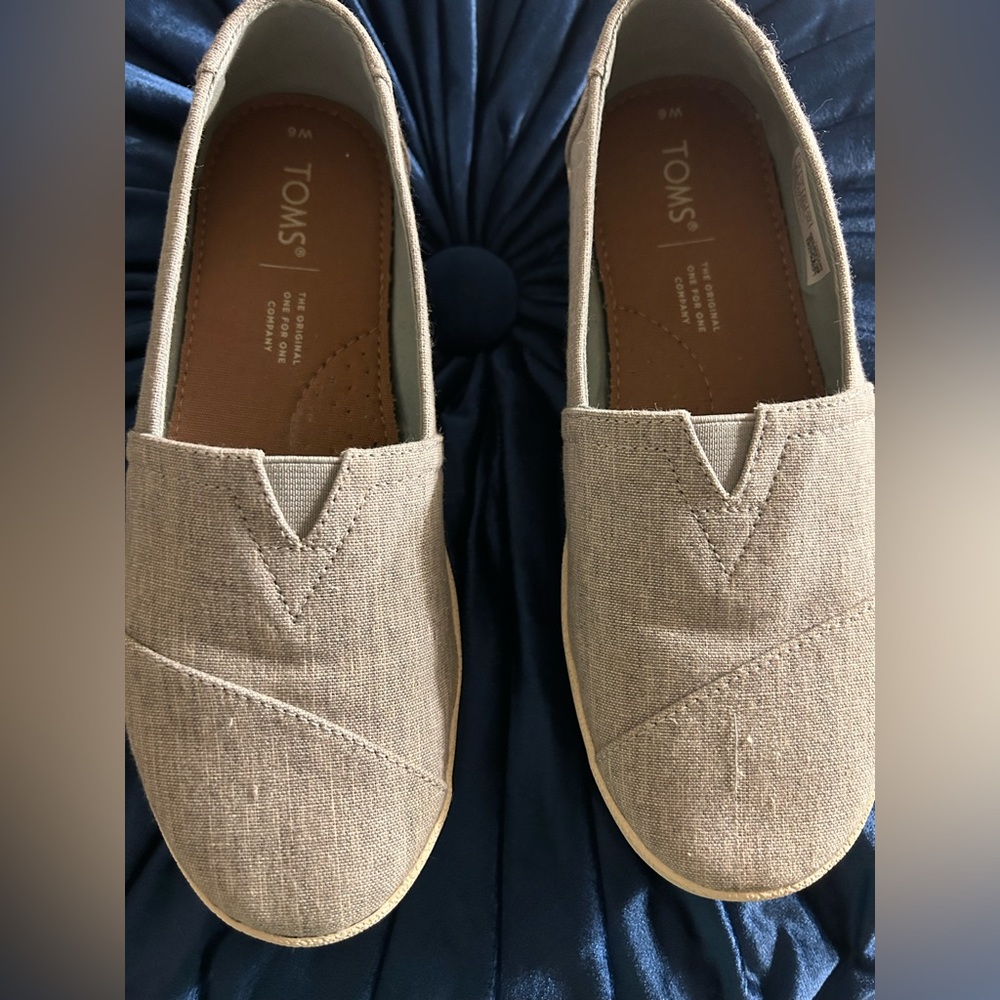 Women Toms